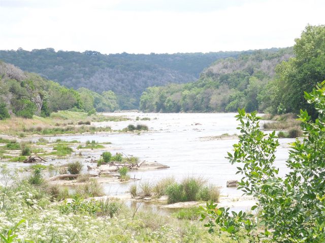 1595 Skyridge RD, Lampasas, TX 76550