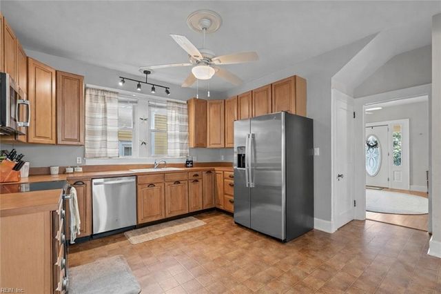 213 Monroe AVE, Cape Charles, VA 23310