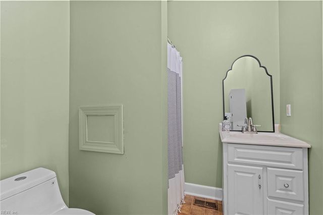 213 Monroe AVE, Cape Charles, VA 23310