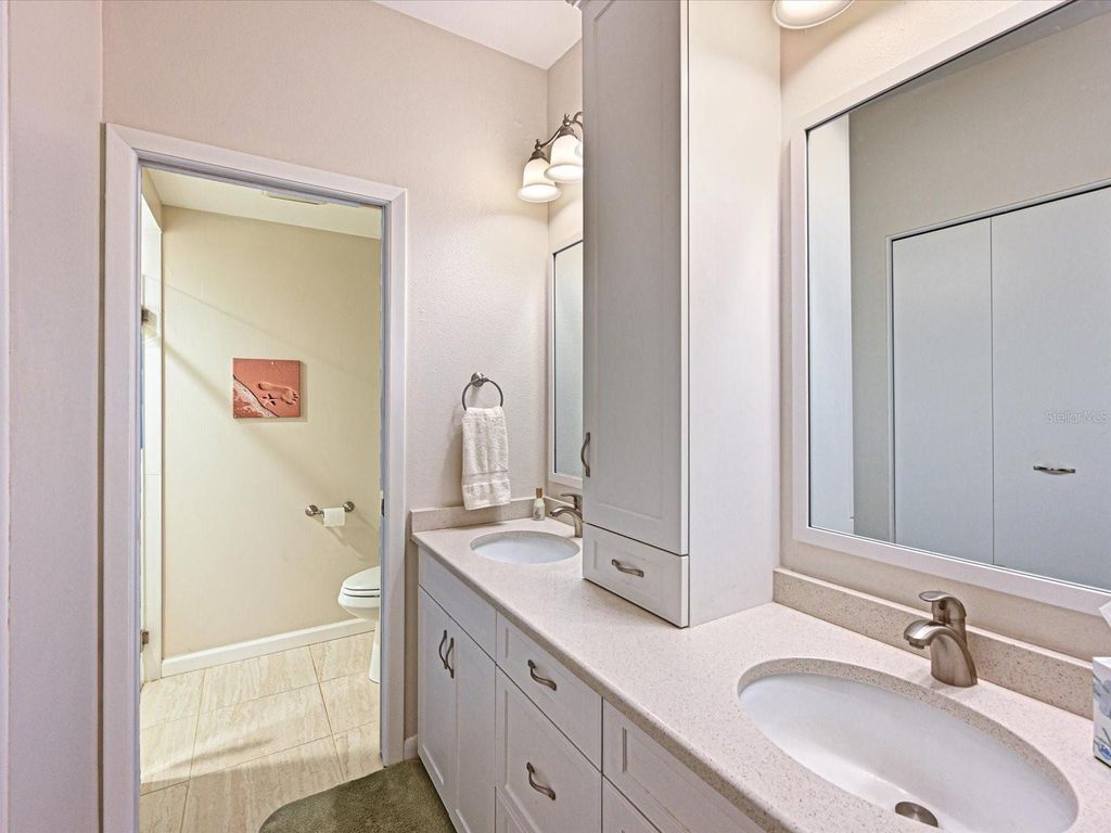 Image 17 of property listing at 5613 GARDEN LAKES DRIVE 5613, Bradenton, FL 34203