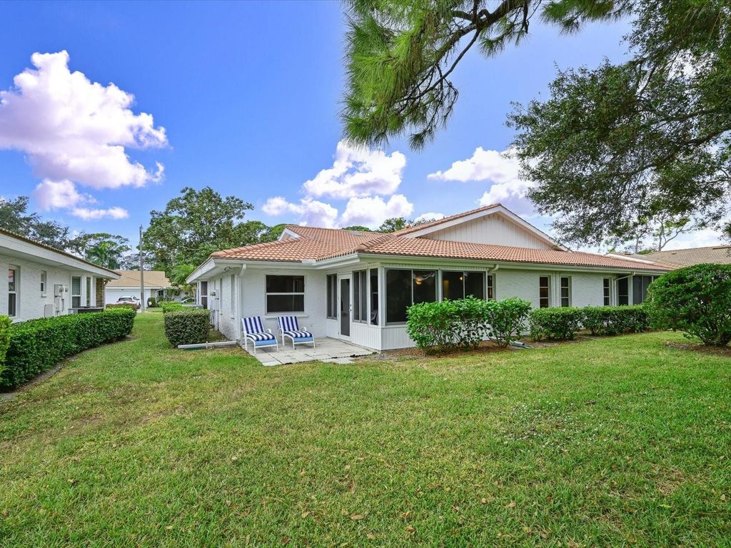 Image 27 of property listing at 5613 GARDEN LAKES DRIVE 5613, Bradenton, FL 34203