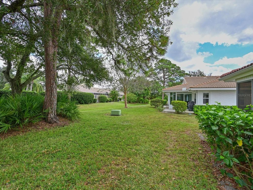 Image 29 of property listing at 5613 GARDEN LAKES DRIVE 5613, Bradenton, FL 34203