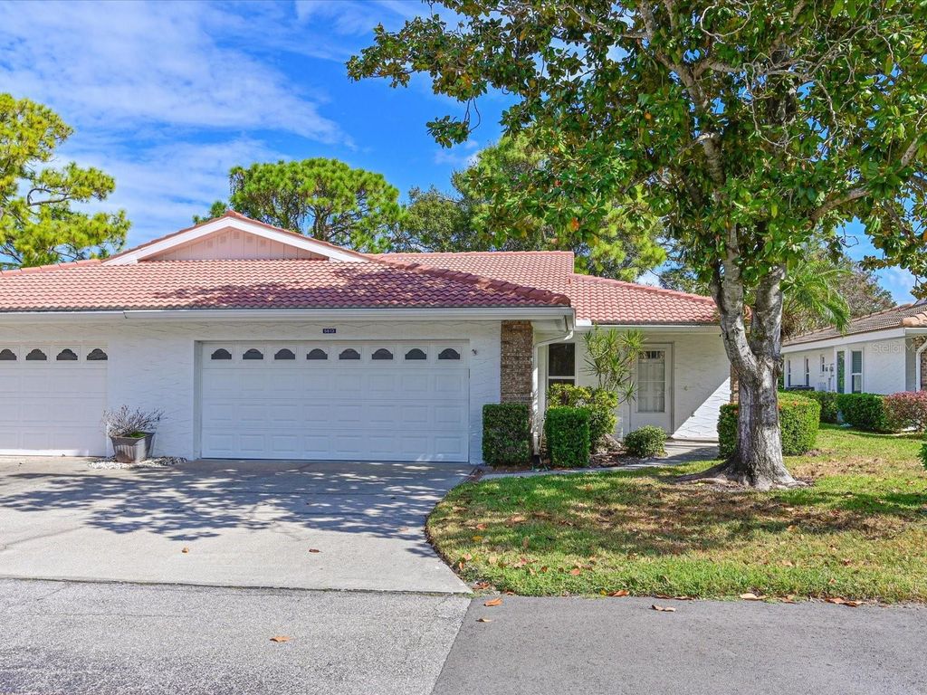 Image 31 of property listing at 5613 GARDEN LAKES DRIVE 5613, Bradenton, FL 34203
