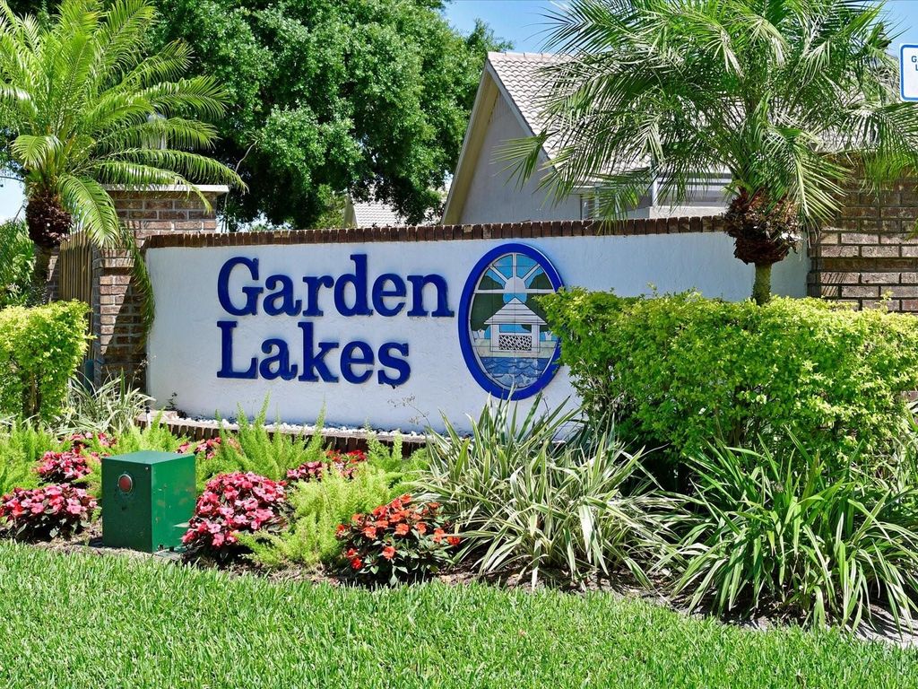 Image 32 of property listing at 5613 GARDEN LAKES DRIVE 5613, Bradenton, FL 34203