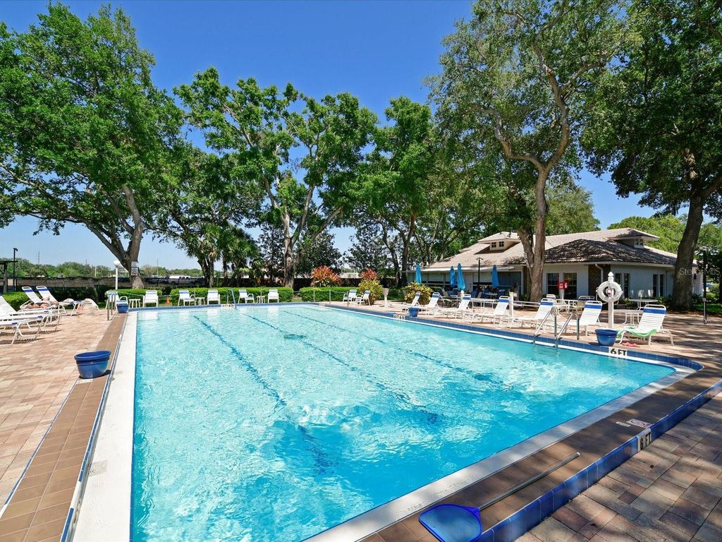 Image 36 of property listing at 5613 GARDEN LAKES DRIVE 5613, Bradenton, FL 34203