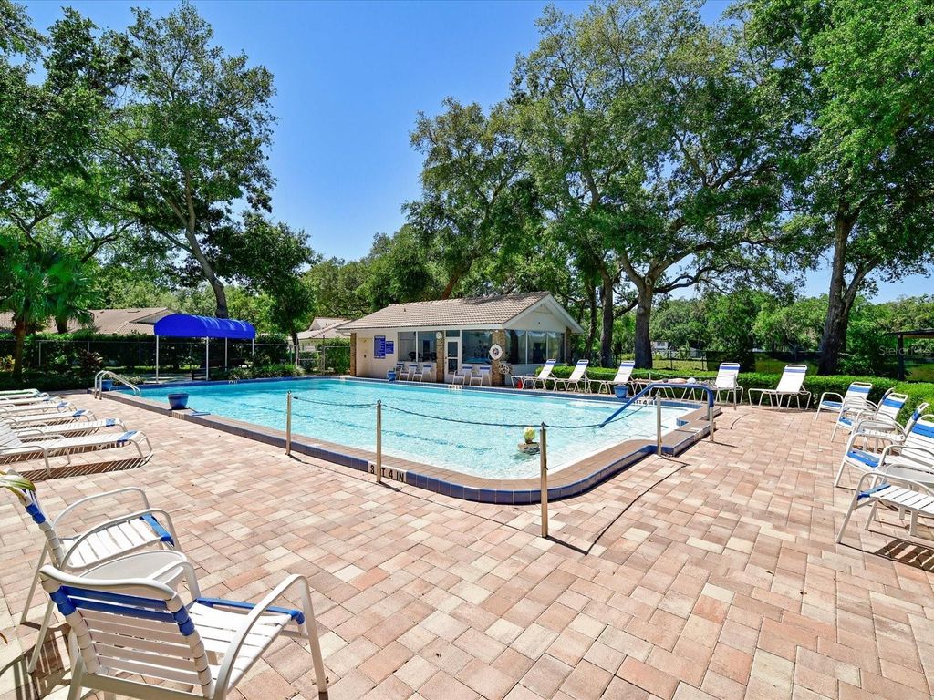 Image 37 of property listing at 5613 GARDEN LAKES DRIVE 5613, Bradenton, FL 34203