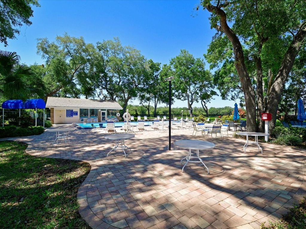 Image 39 of property listing at 5613 GARDEN LAKES DRIVE 5613, Bradenton, FL 34203