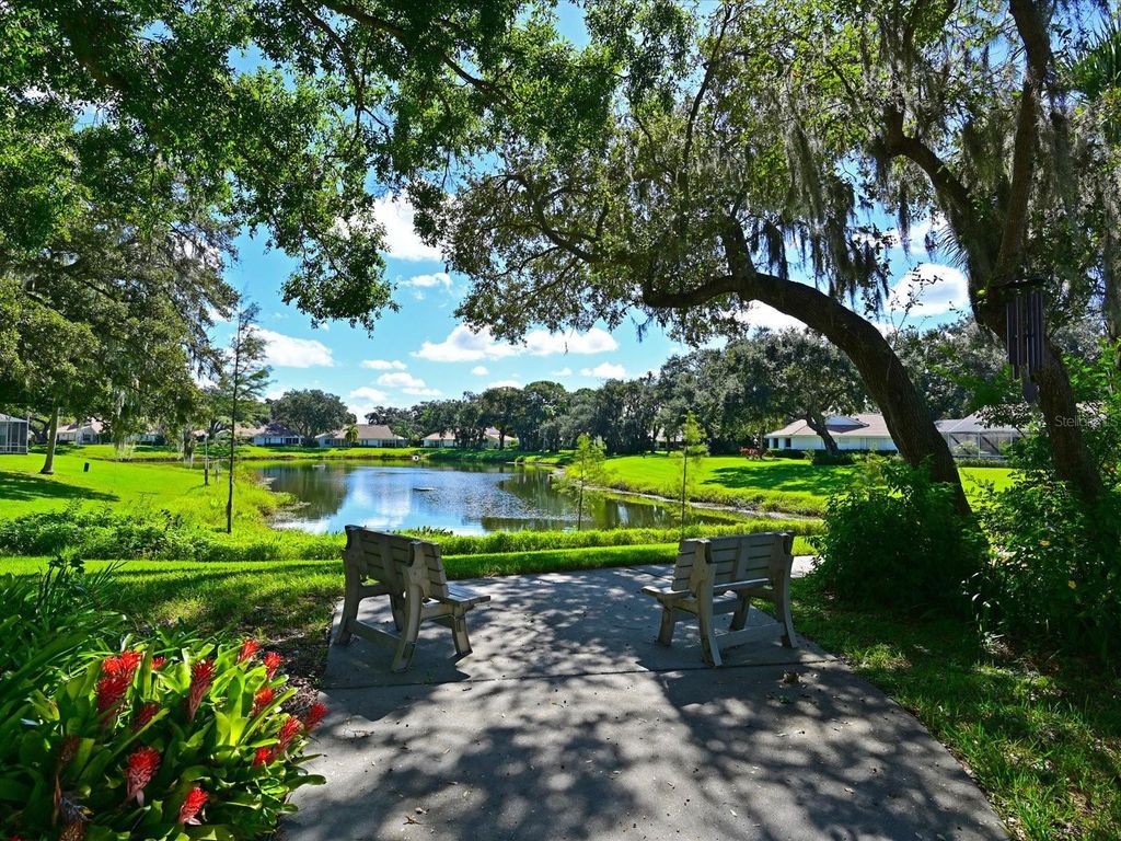 Image 40 of property listing at 5613 GARDEN LAKES DRIVE 5613, Bradenton, FL 34203