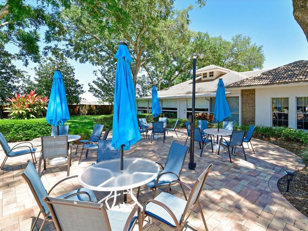 Image 41 of property listing at 5613 GARDEN LAKES DRIVE 5613, Bradenton, FL 34203