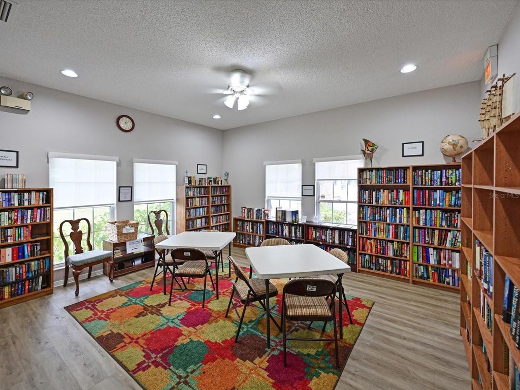 Image 42 of property listing at 5613 GARDEN LAKES DRIVE 5613, Bradenton, FL 34203