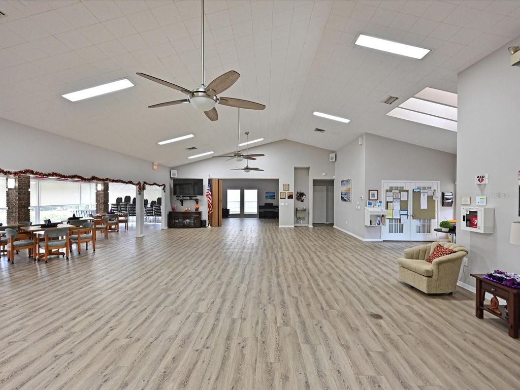 Image 44 of property listing at 5613 GARDEN LAKES DRIVE 5613, Bradenton, FL 34203