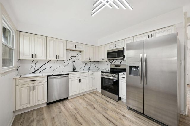 2458 Edgevale Road, Columbus, OH 43221