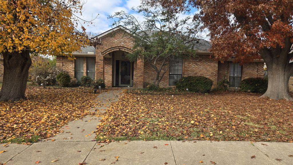 2909 Redwood Drive, Carrollton, TX 75007