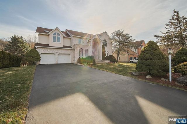 19 Dave Espie Way, Wayne, NJ 07470