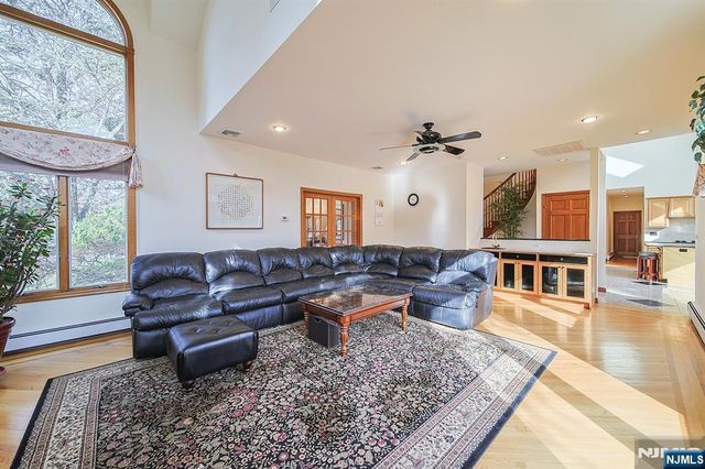 19 Dave Espie Way, Wayne, NJ 07470