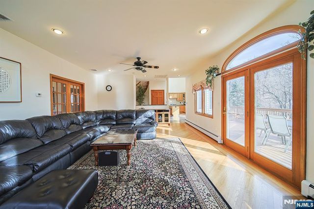 19 Dave Espie Way, Wayne, NJ 07470