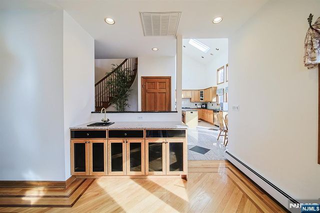 19 Dave Espie Way, Wayne, NJ 07470