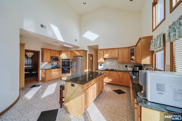 19 Dave Espie Way, Wayne, NJ 07470