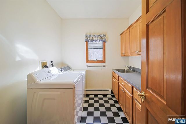 19 Dave Espie Way, Wayne, NJ 07470