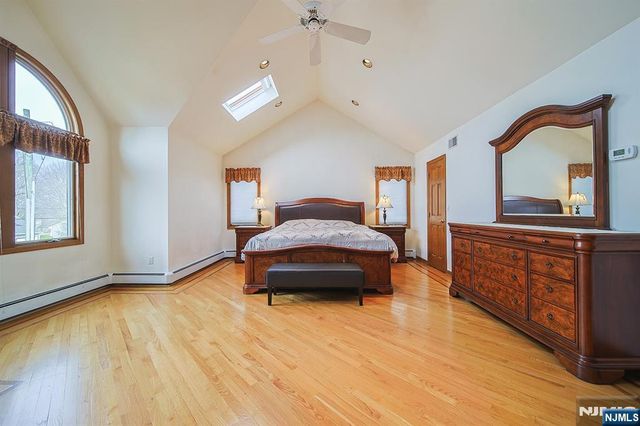 19 Dave Espie Way, Wayne, NJ 07470