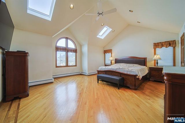 19 Dave Espie Way, Wayne, NJ 07470