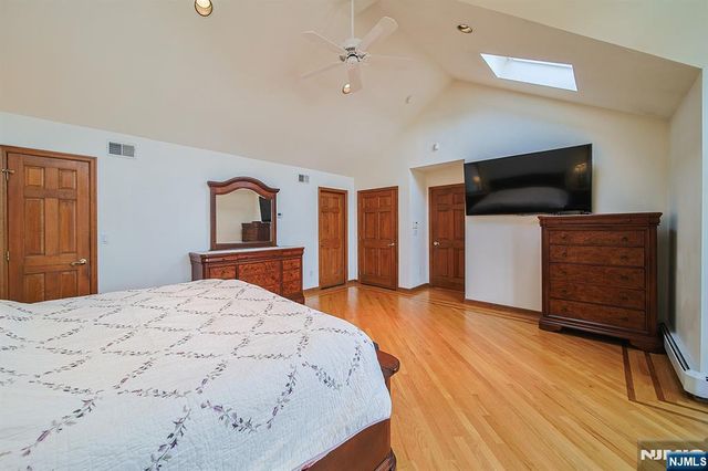 19 Dave Espie Way, Wayne, NJ 07470