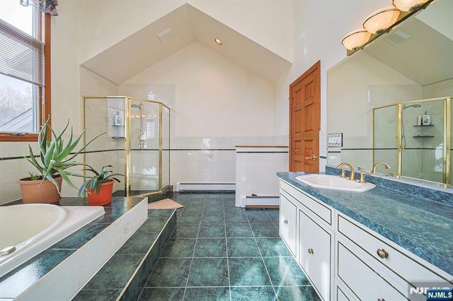 19 Dave Espie Way, Wayne, NJ 07470