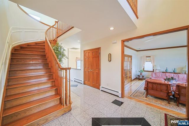 19 Dave Espie Way, Wayne, NJ 07470