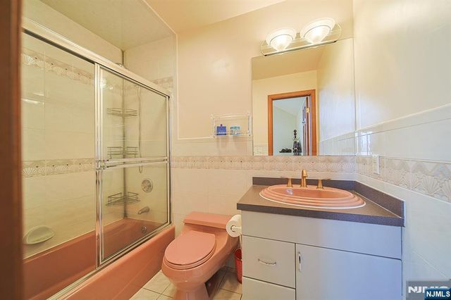 19 Dave Espie Way, Wayne, NJ 07470