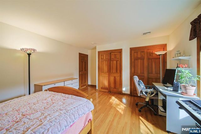 19 Dave Espie Way, Wayne, NJ 07470