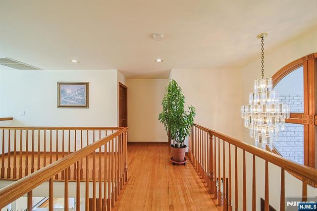 19 Dave Espie Way, Wayne, NJ 07470