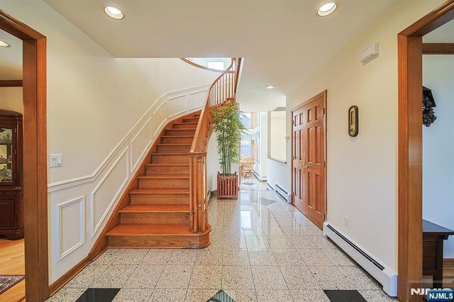 19 Dave Espie Way, Wayne, NJ 07470