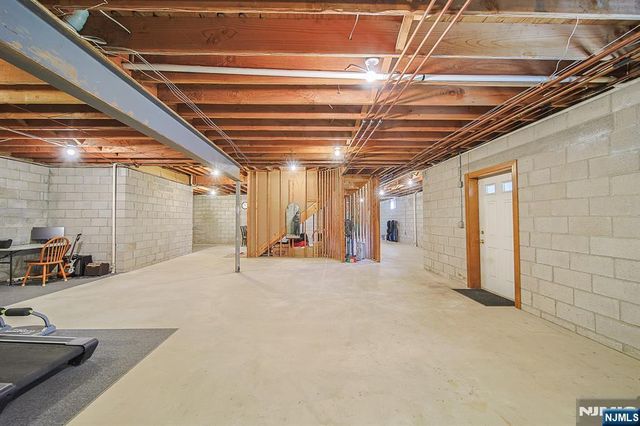 19 Dave Espie Way, Wayne, NJ 07470