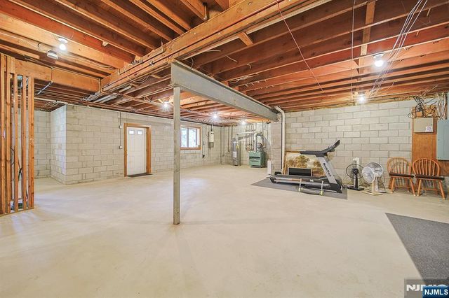 19 Dave Espie Way, Wayne, NJ 07470