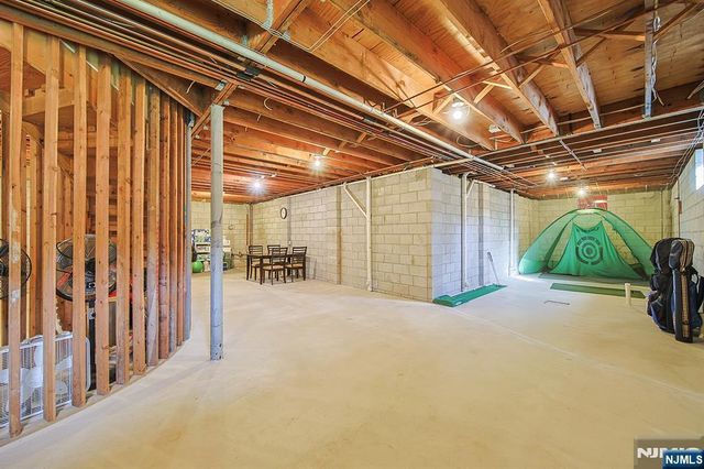 19 Dave Espie Way, Wayne, NJ 07470