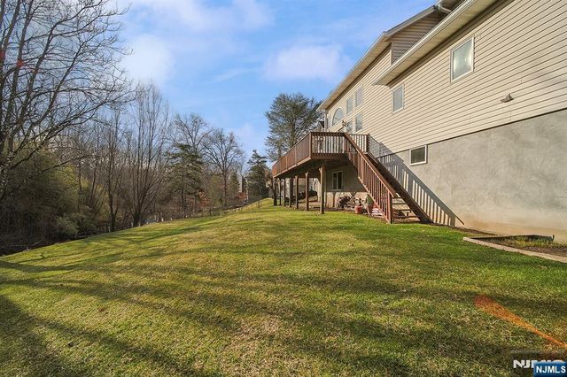 19 Dave Espie Way, Wayne, NJ 07470