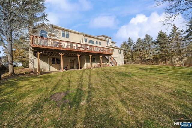 19 Dave Espie Way, Wayne, NJ 07470