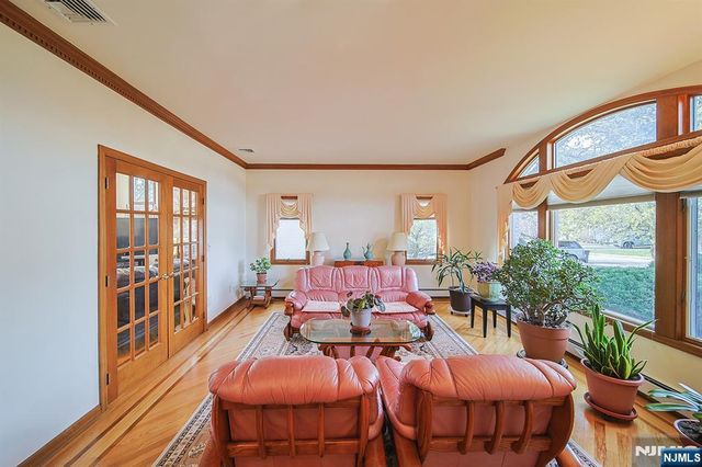 19 Dave Espie Way, Wayne, NJ 07470