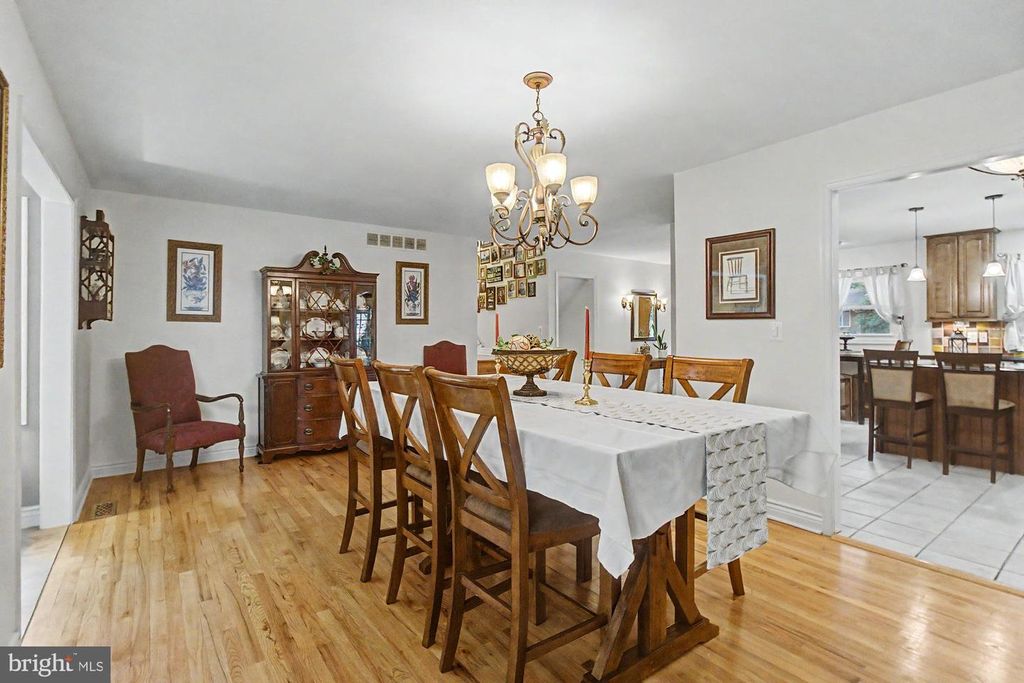 Image 11 of property listing at 4709 BALLYGAR RD, Baltimore, MD 21236