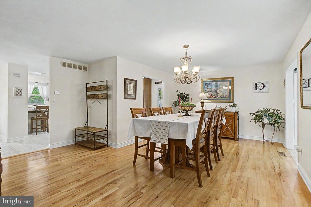 Image 12 of property listing at 4709 BALLYGAR RD, Baltimore, MD 21236