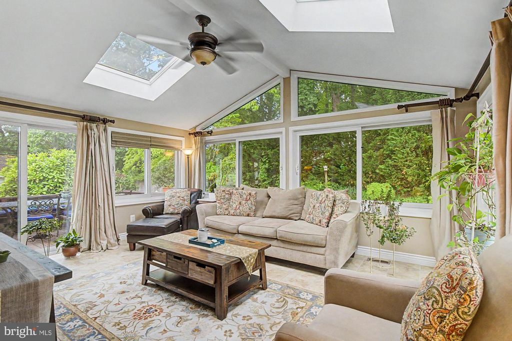 Image 14 of property listing at 4709 BALLYGAR RD, Baltimore, MD 21236