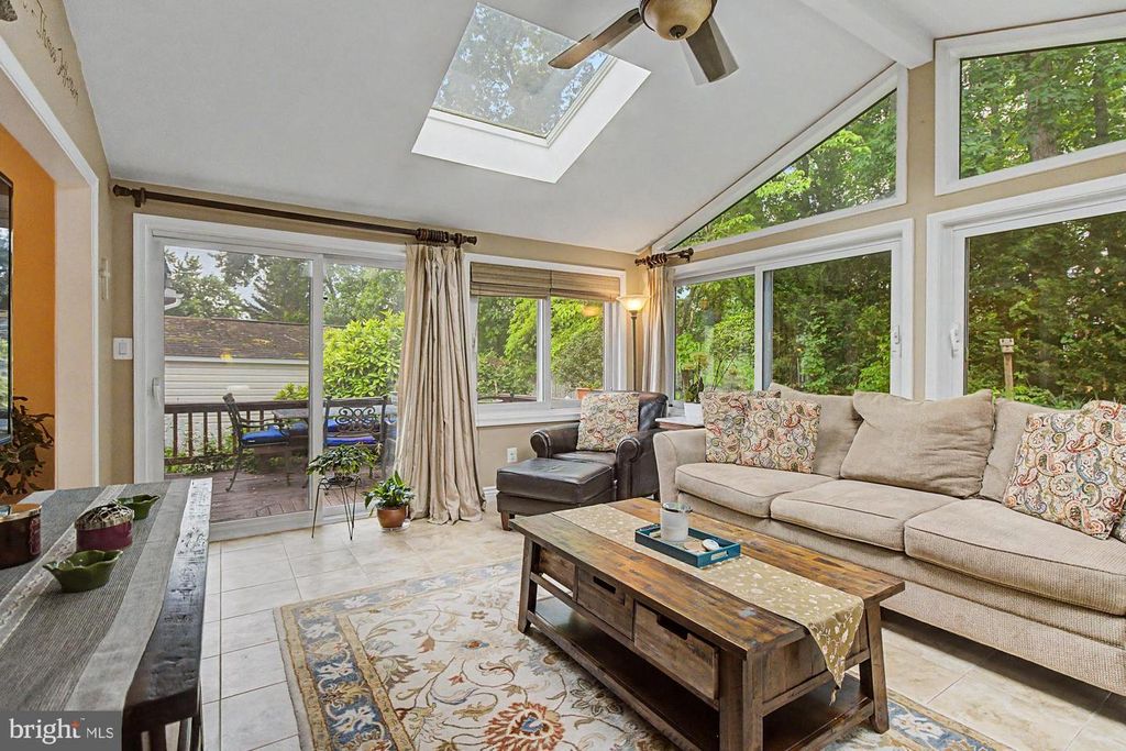 Image 16 of property listing at 4709 BALLYGAR RD, Baltimore, MD 21236