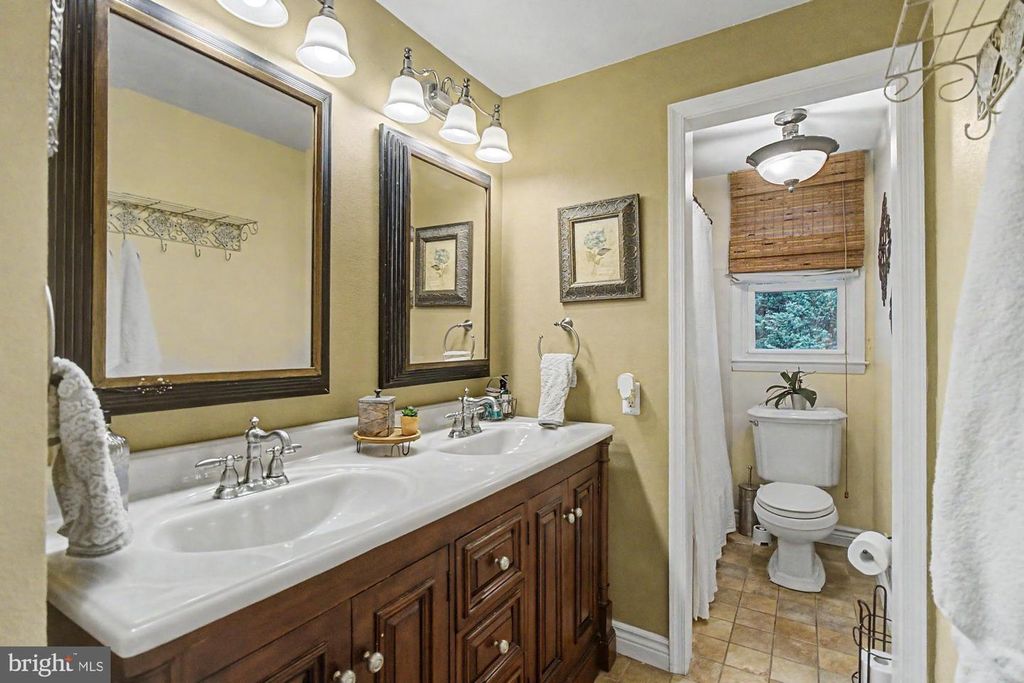Image 22 of property listing at 4709 BALLYGAR RD, Baltimore, MD 21236