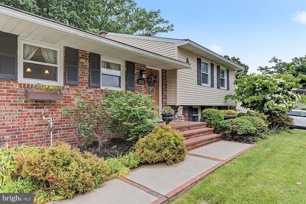 Image 3 of property listing at 4709 BALLYGAR RD, Baltimore, MD 21236