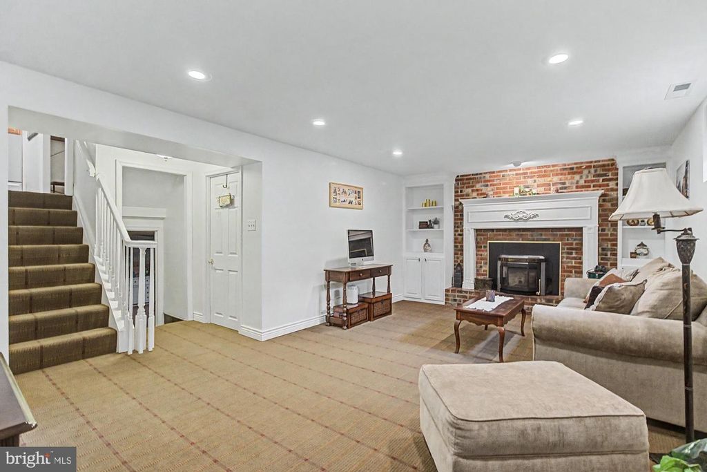 Image 35 of property listing at 4709 BALLYGAR RD, Baltimore, MD 21236