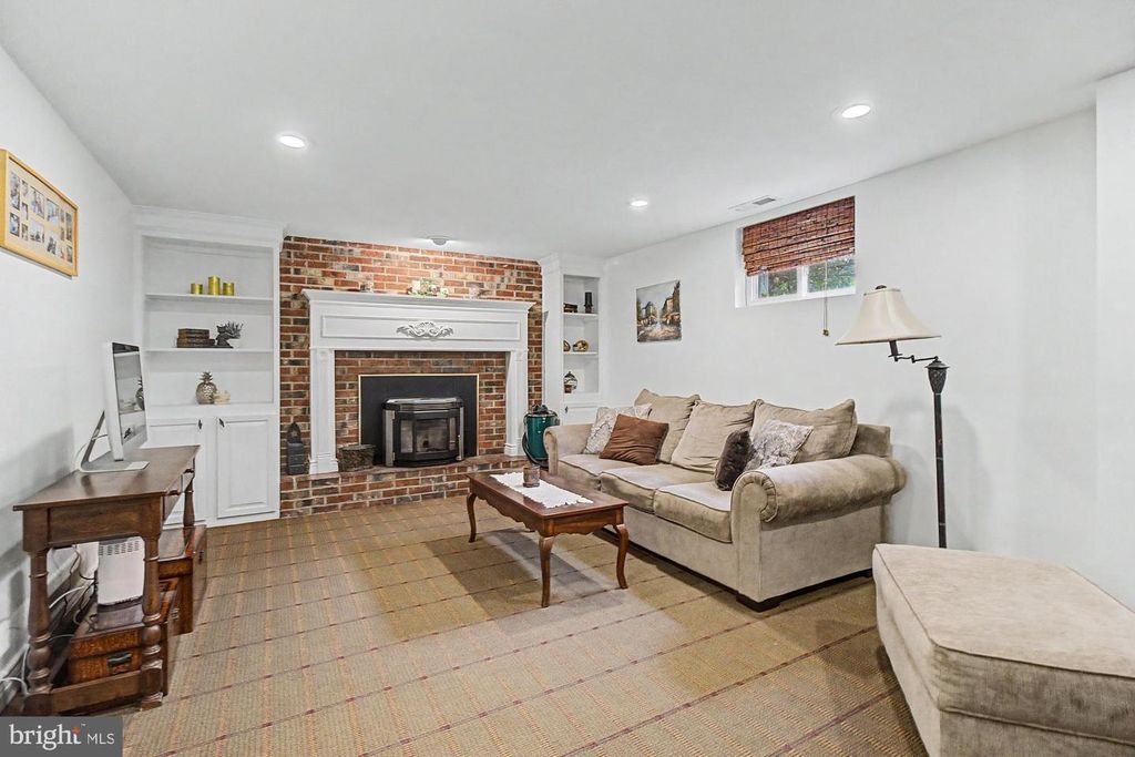 Image 36 of property listing at 4709 BALLYGAR RD, Baltimore, MD 21236