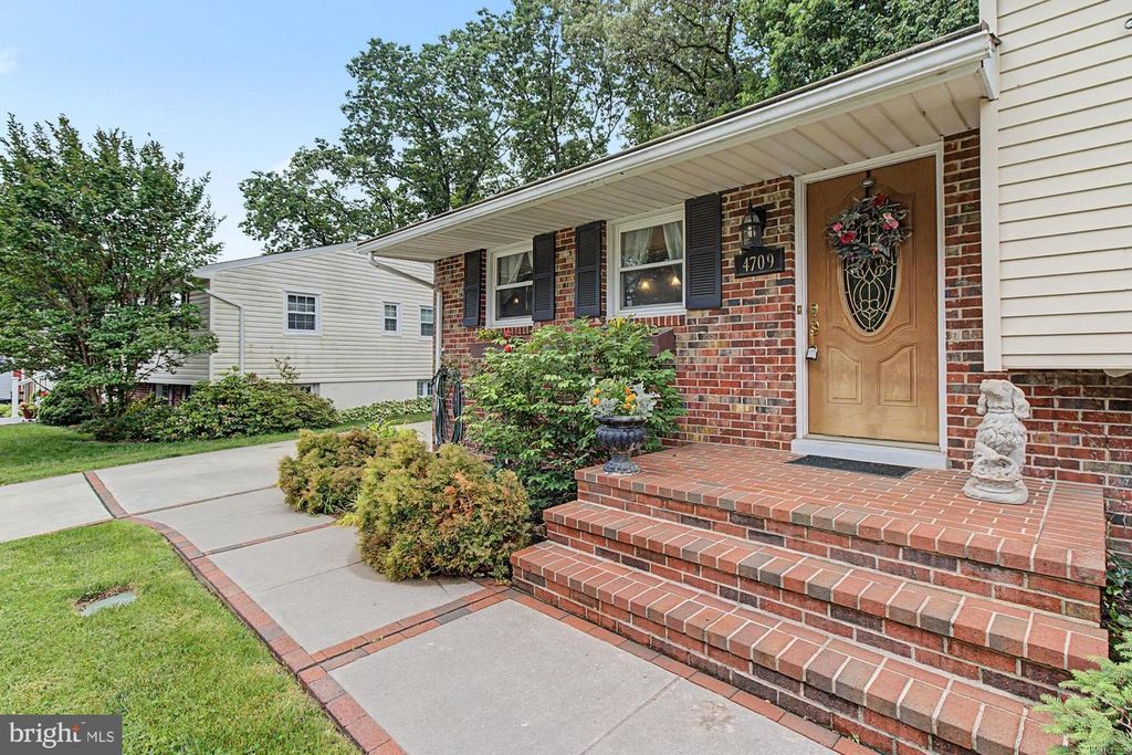 Image 39 of property listing at 4709 BALLYGAR RD, Baltimore, MD 21236