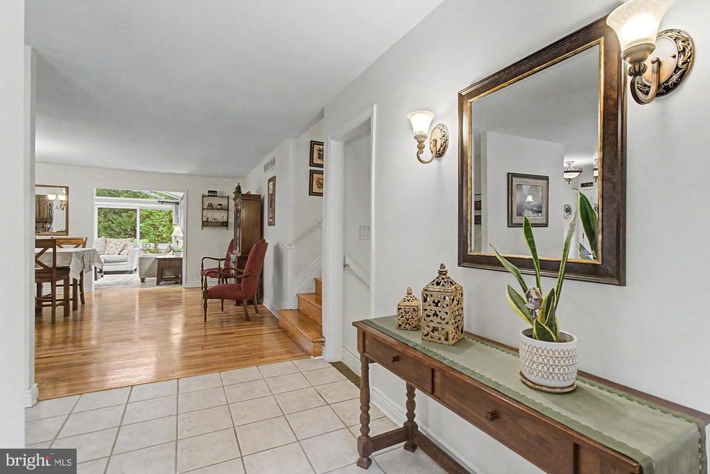Image 4 of property listing at 4709 BALLYGAR RD, Baltimore, MD 21236