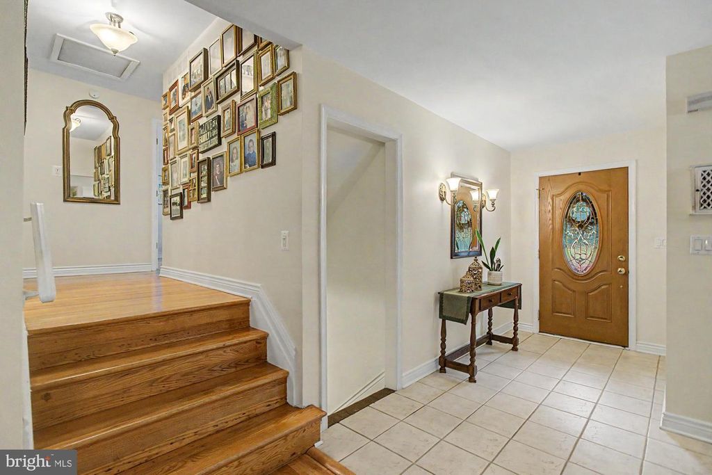 Image 5 of property listing at 4709 BALLYGAR RD, Baltimore, MD 21236