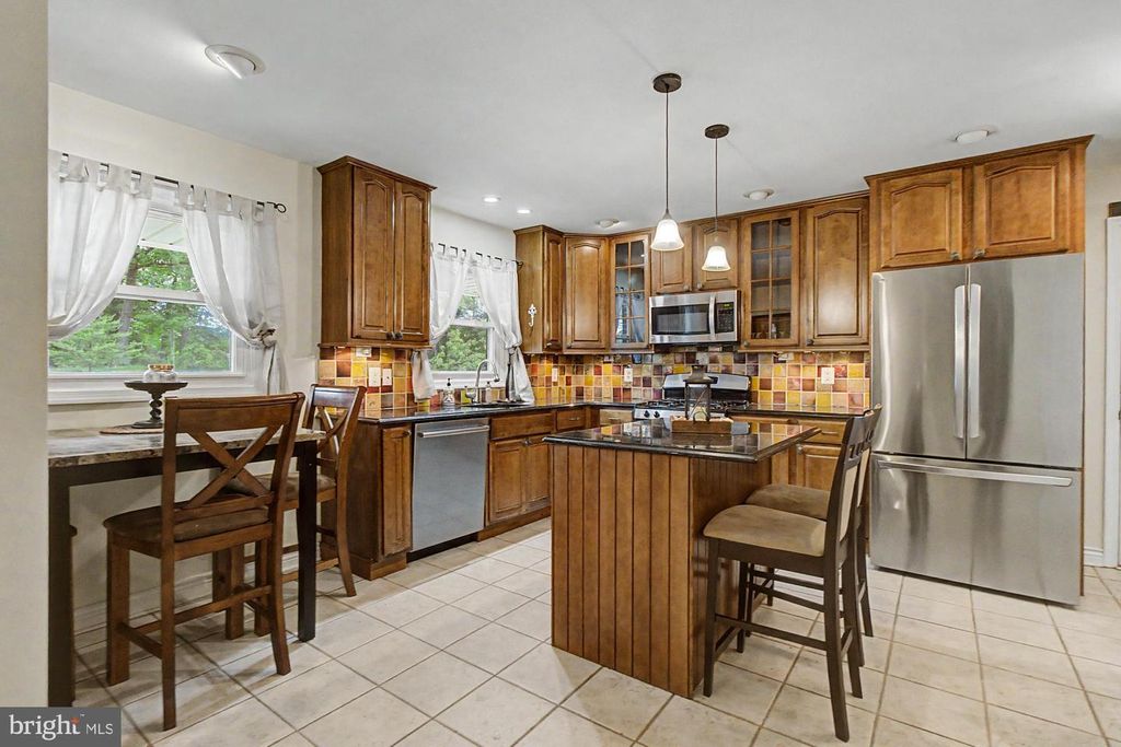 Image 6 of property listing at 4709 BALLYGAR RD, Baltimore, MD 21236